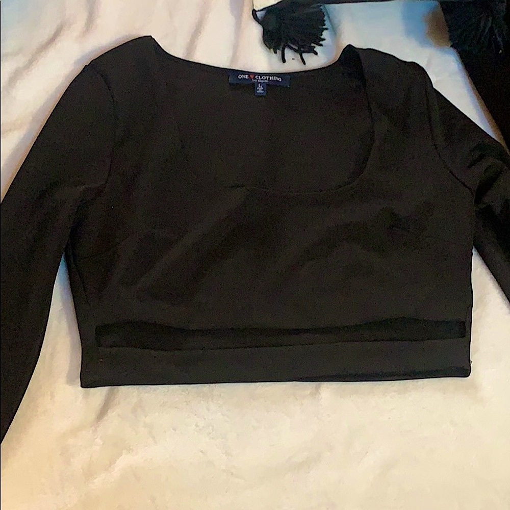 ⭐️black crop top⭐️